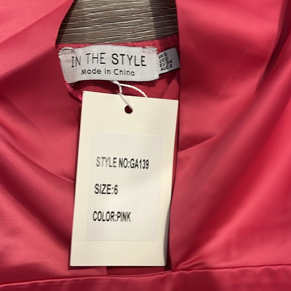 ASOS/In the Style Barbie Pink Satin Halter Neck Jumpsuit - Picture 4 of 6